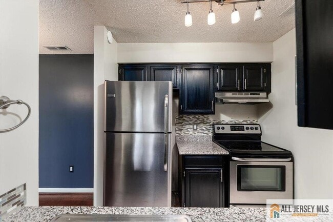 Building Photo - 2114 Ravens Crest Dr