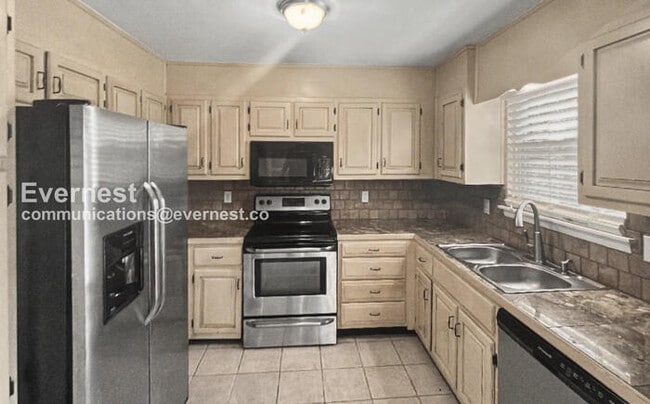 Building Photo - 1729 Molly Ln