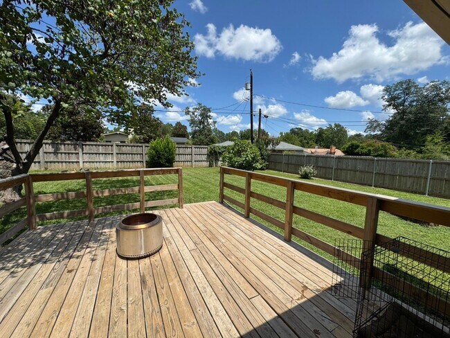 Building Photo - Coming Soon: Spacious 3 Bedroom 2 Bath-Hom...