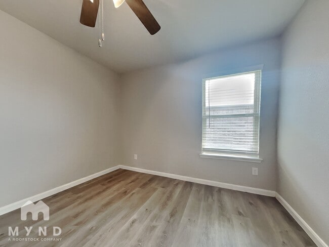 Building Photo - 3210 Sumac Dr