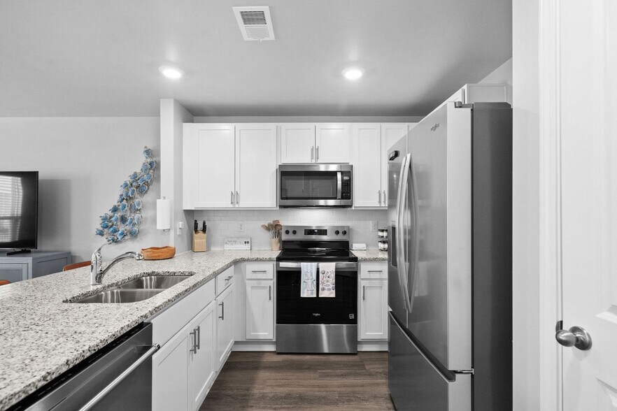 Building Photo - 332 Bayou Loop