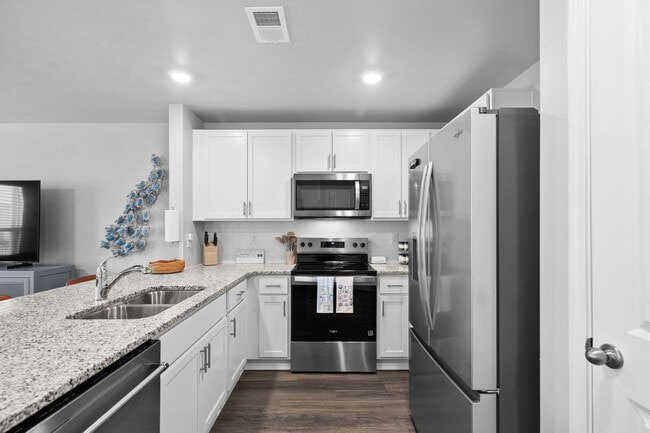 Building Photo - 332 Bayou Loop