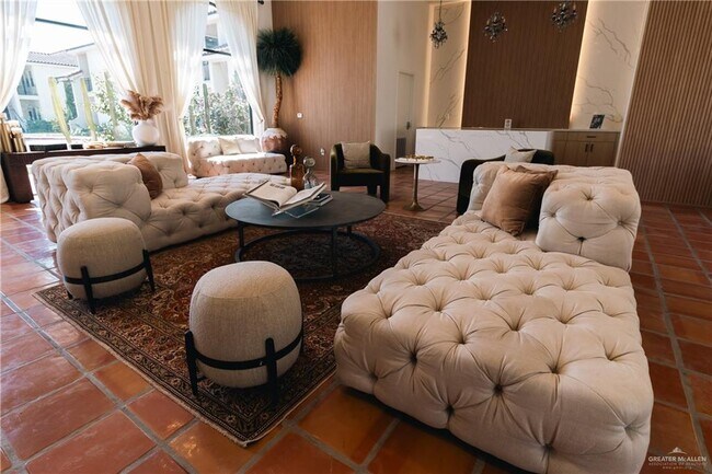 Building Photo - 11 N Taylor Rd