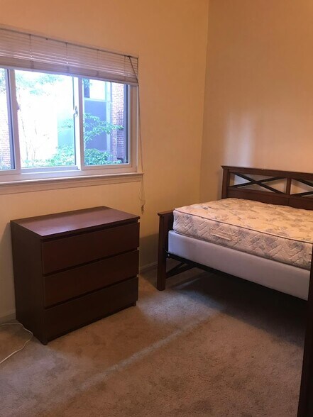 Building Photo - 1008 Paper Mill Ct NW