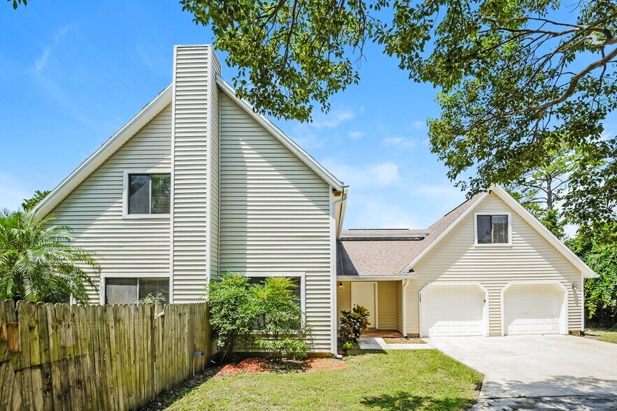 Primary Photo - 3395 Felda St