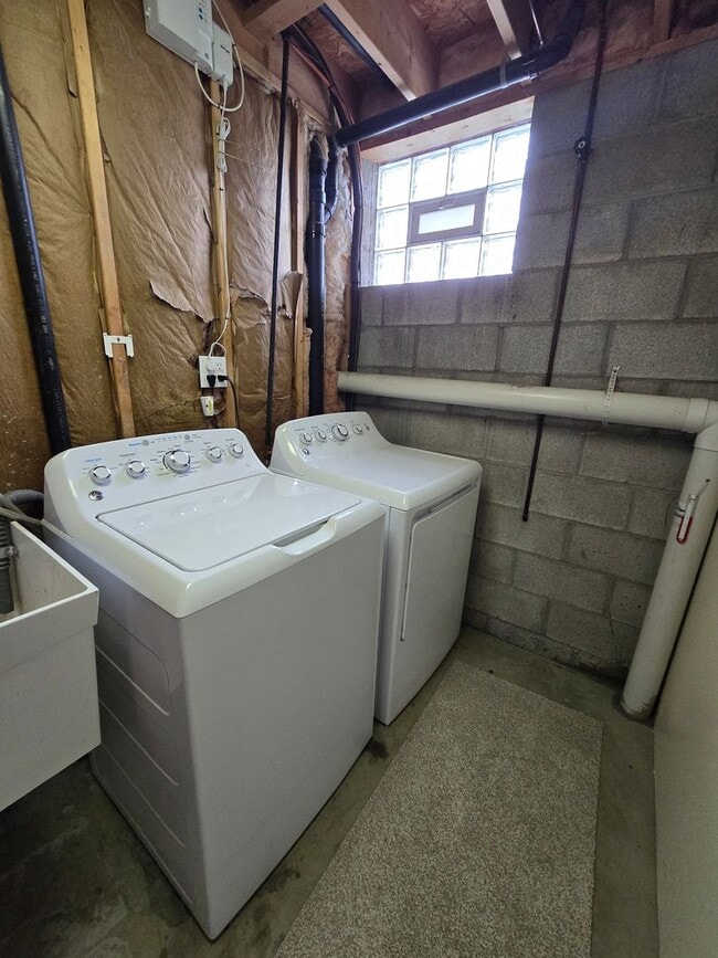 Building Photo - Beautiful Split Entry - 3 Bedroom 2.5 Bathroom in Rustic Ridge Estates