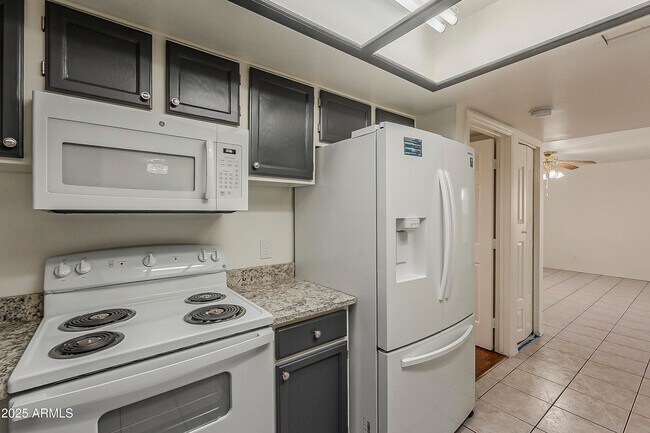 Building Photo - 14420 N 57th Dr