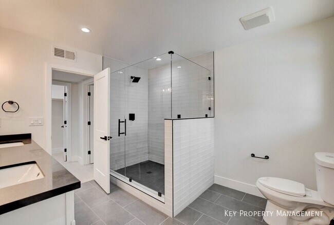 Building Photo - 3962 Euclid St