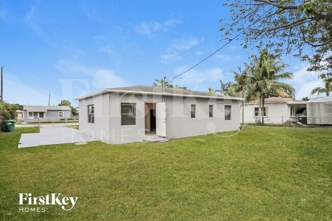 Building Photo - 14640 Tyler St