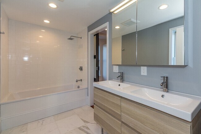 Building Photo - 150-152 Huron Ave