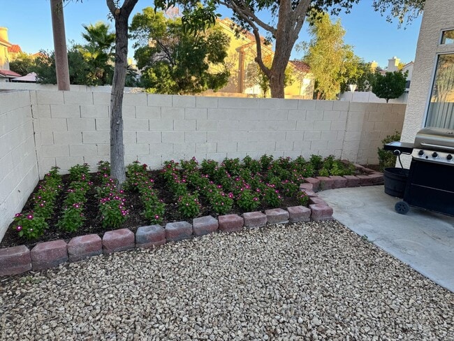 Building Photo - 8800 Crescent Ridge Ln