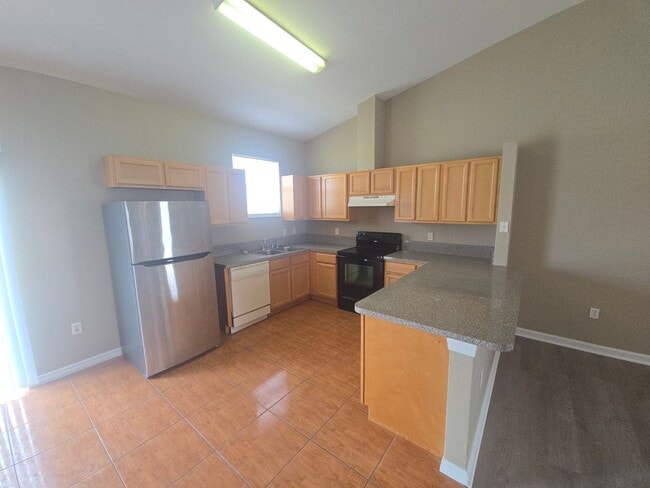 Building Photo - Remodeled 3 bed 2 bath home