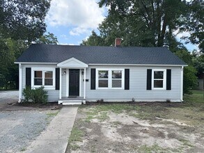 Building Photo - 4 Bedroom/2 Bath Home for Rent