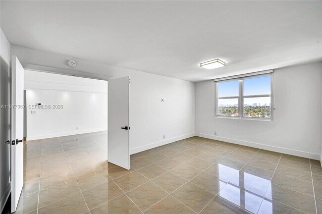 Building Photo - 6770 Indian Creek Dr