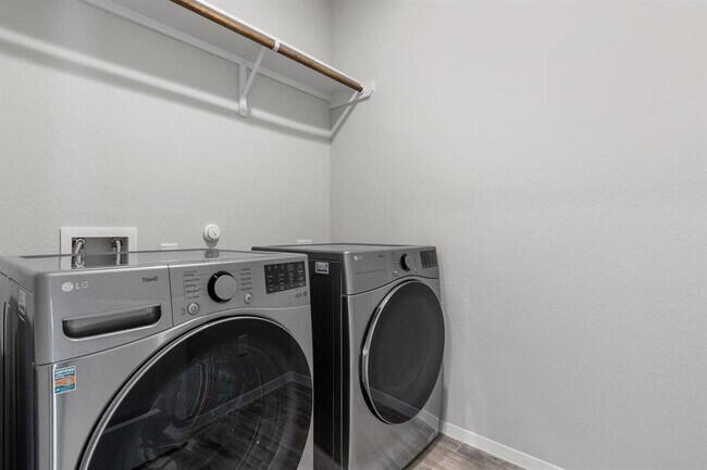 Building Photo - 11325 Comano Dr