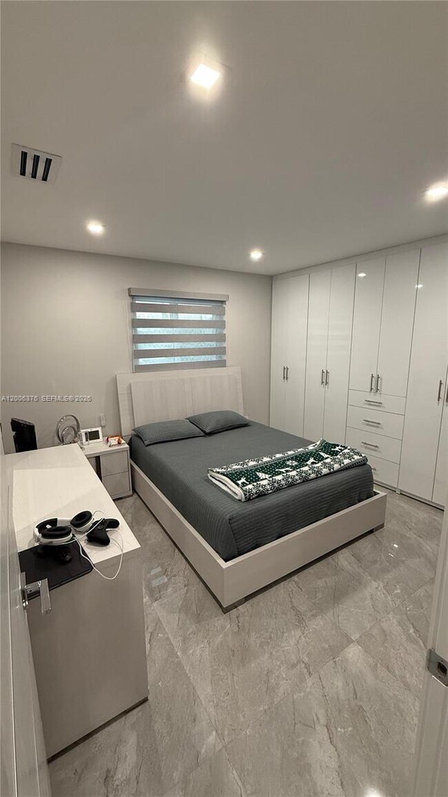 Building Photo - 9721 SW 162nd Ct