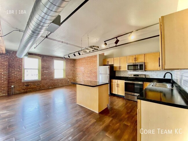 Building Photo - 1 Bedroom Loft For Rent in the River Market