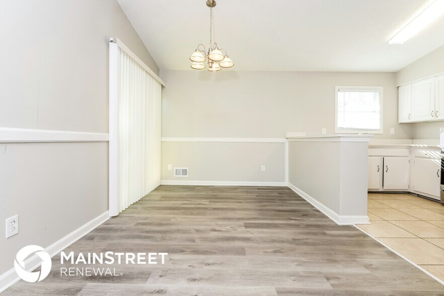 Building Photo - 8150 Flamingo Dr