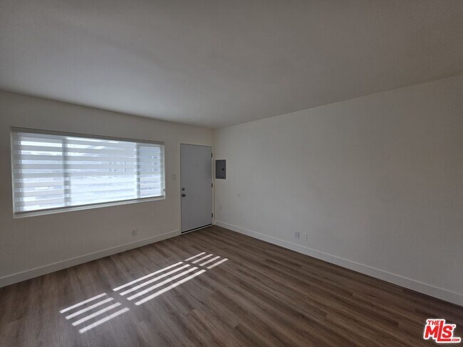 Building Photo - 2009 Carnegie Ln