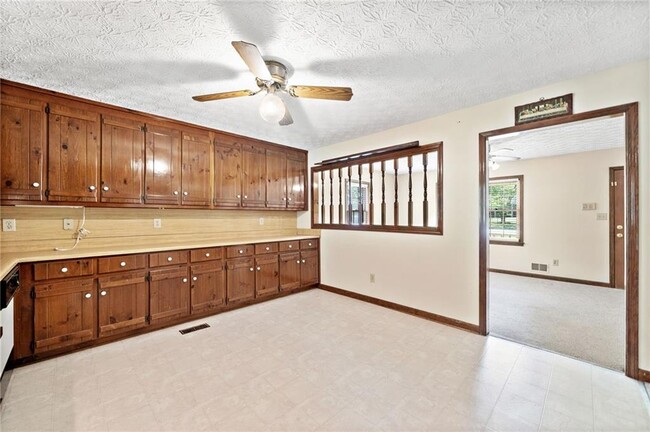 Building Photo - 106 Robinhood Dr