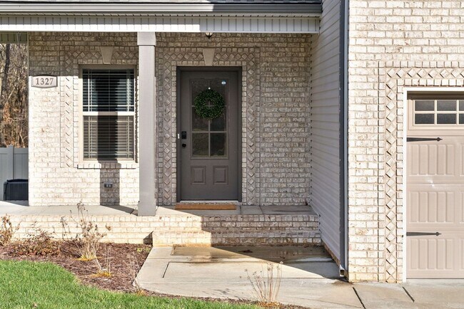 Building Photo - 3 Bed 2/2 Bath home nestled on an Acre of ...