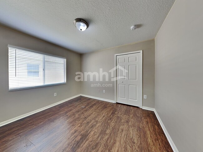 Building Photo - 30846 Midtown Ct