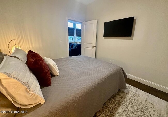 Building Photo - 77 Van Dam St