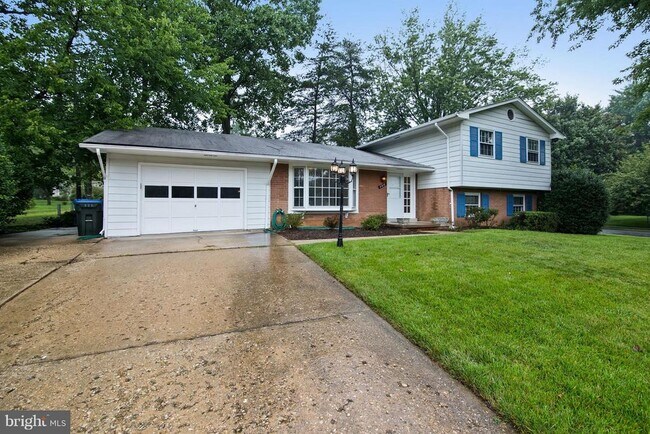 Building Photo - 2012 Friendship Ln