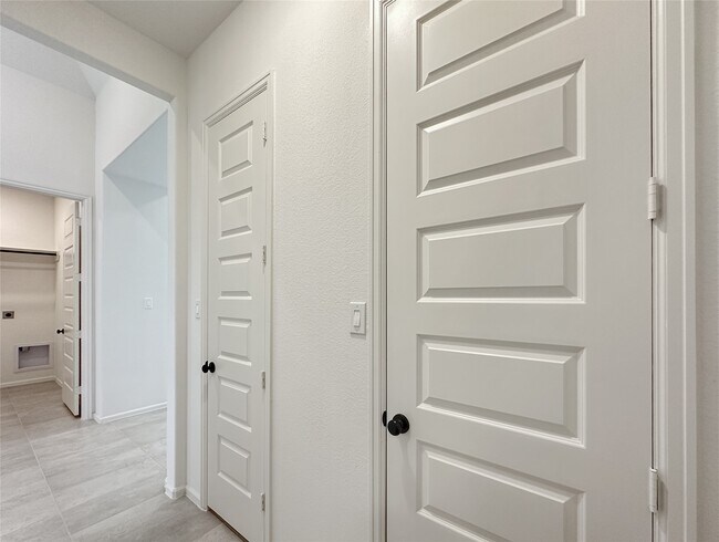 Building Photo - 5603 Ash Vly Dr