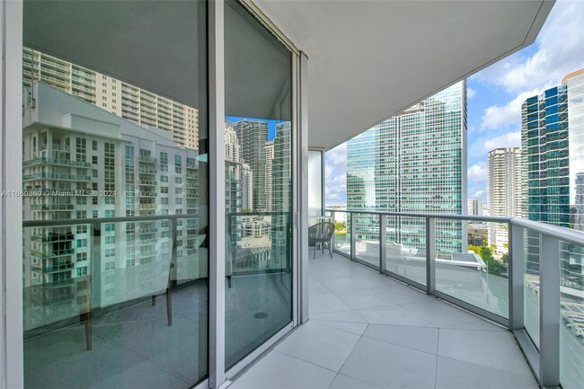 Building Photo - 1300 Brickell Bay Dr