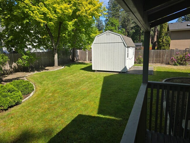 Building Photo - Beautiful home in desirable Riverside Harbor.