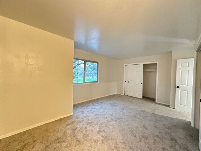 Building Photo - 7424/7426AVW-AC