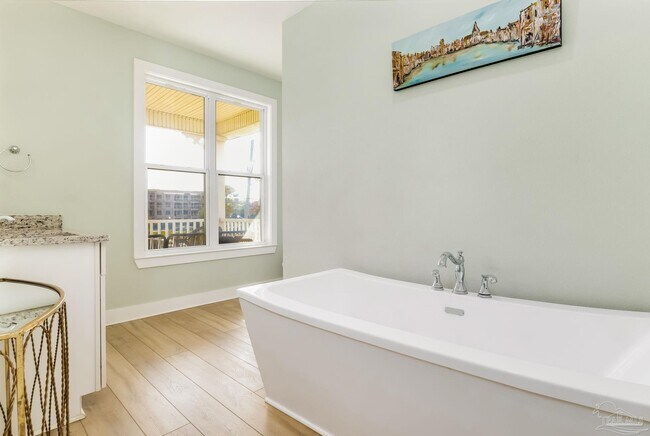 Building Photo - 606 W Intendencia St