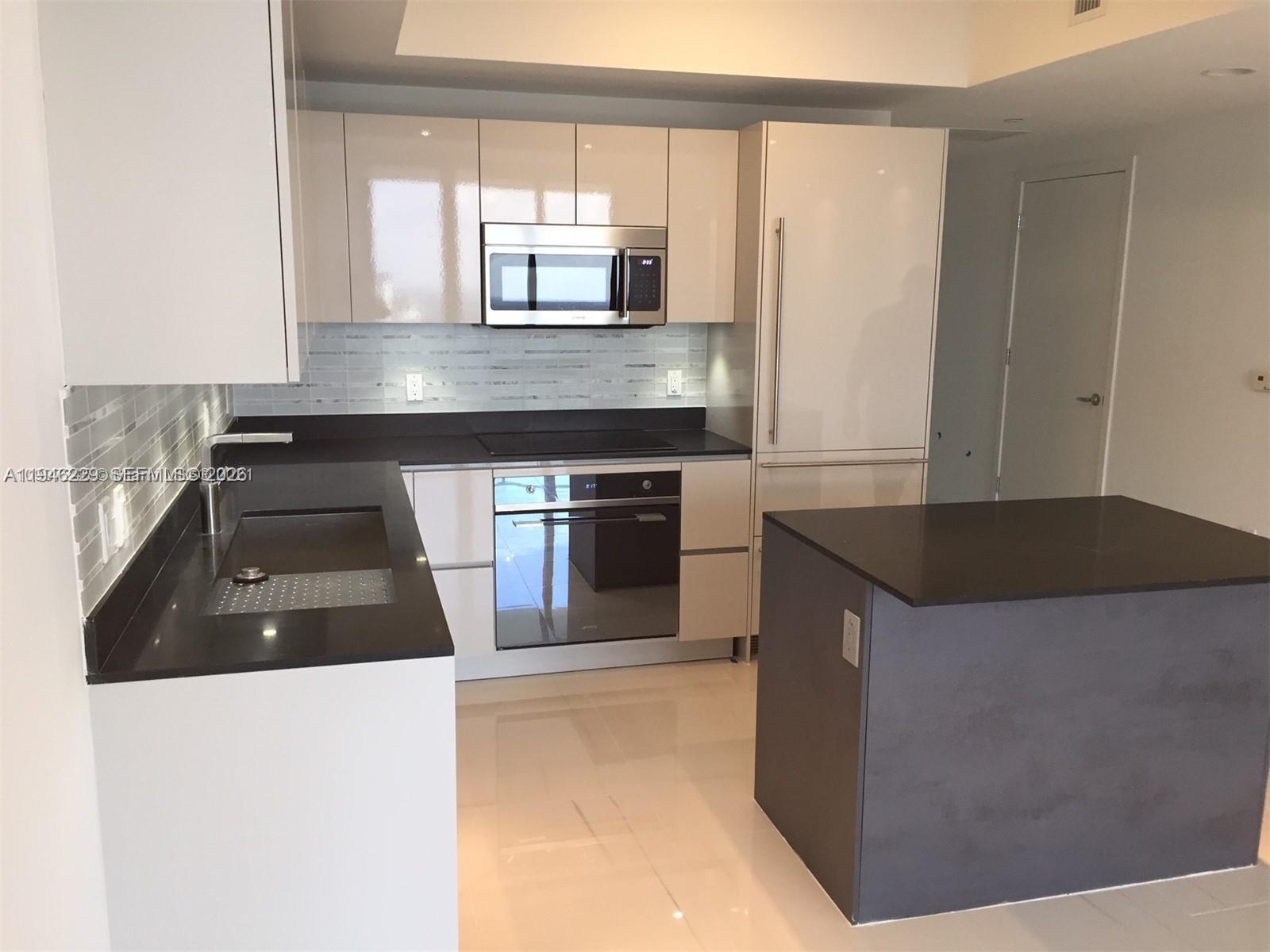 Building Photo - 1010 Brickell Ave