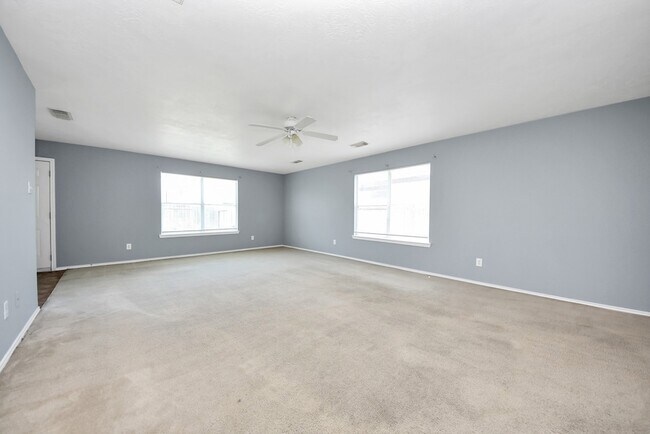 Building Photo - 14423 Hillard Green Ln