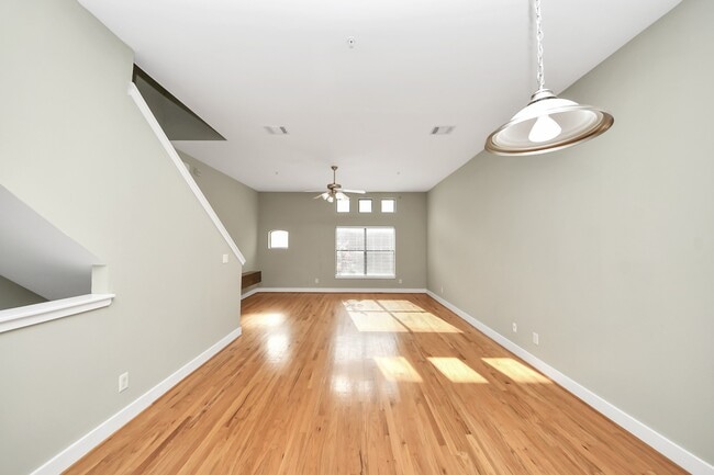 Building Photo - 8715 Meadowcroft Dr