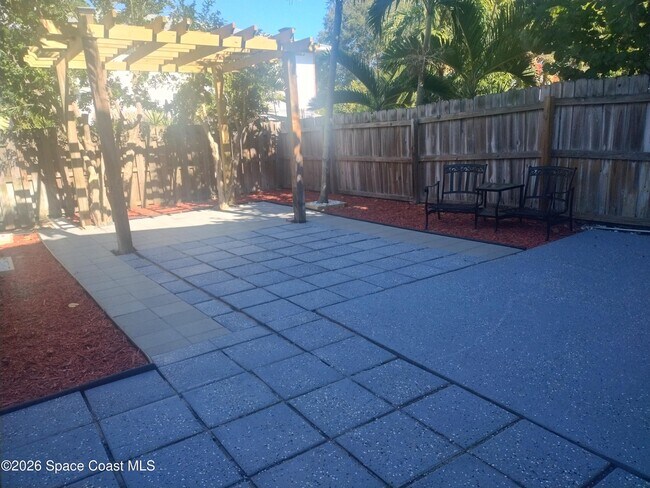 Building Photo - 220 Chandler St