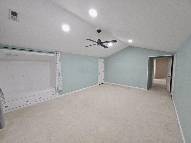 Building Photo - 208 E Bend Ct