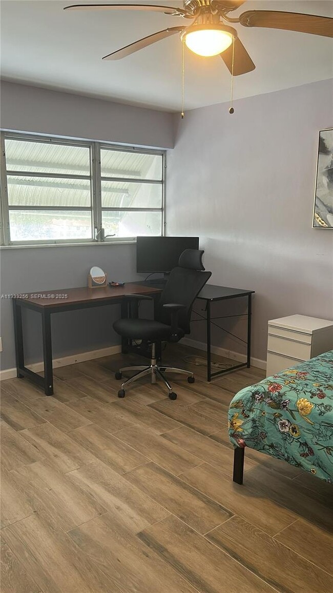 Building Photo - 215 SE 3rd Ave