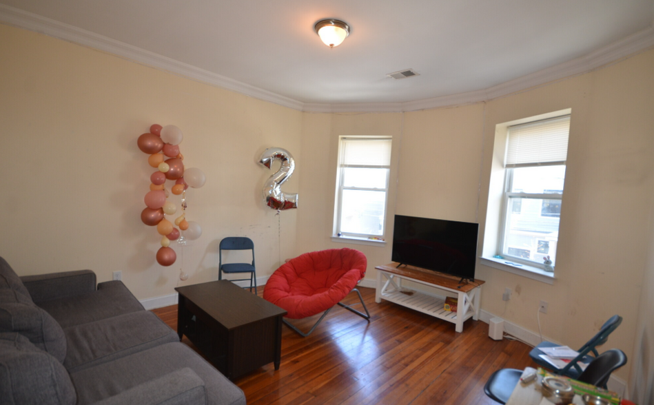Apt2 - 191 Boylston St