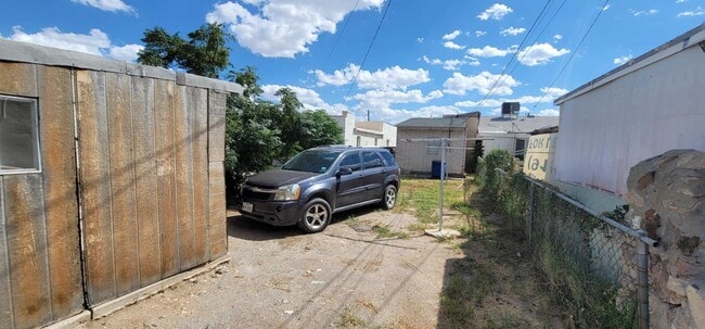 Building Photo - 3031 Findley Ave