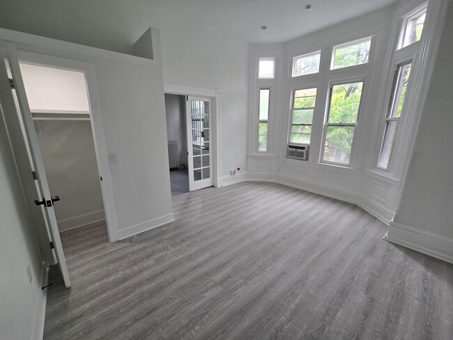 Building Photo - 359 Main St