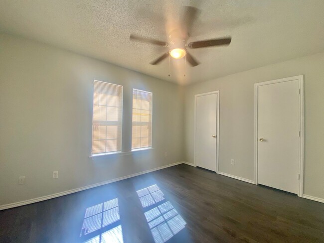 Building Photo - 3 bedroom near I-27 now available.