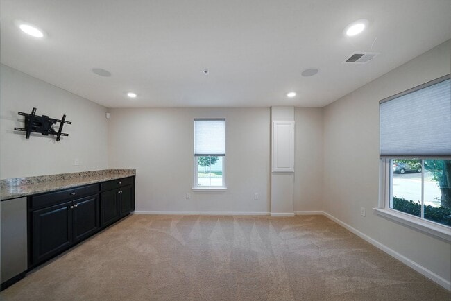 Building Photo - Luxury 3 Bedroom 4 Bath Townhome in Atwate...