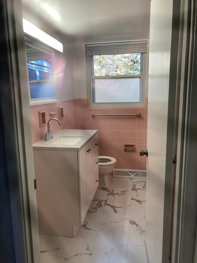 bathroom - 3714 Section Rd