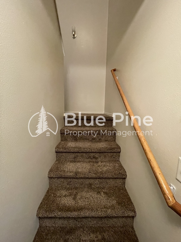 Building Photo - 345 S Byron Ave