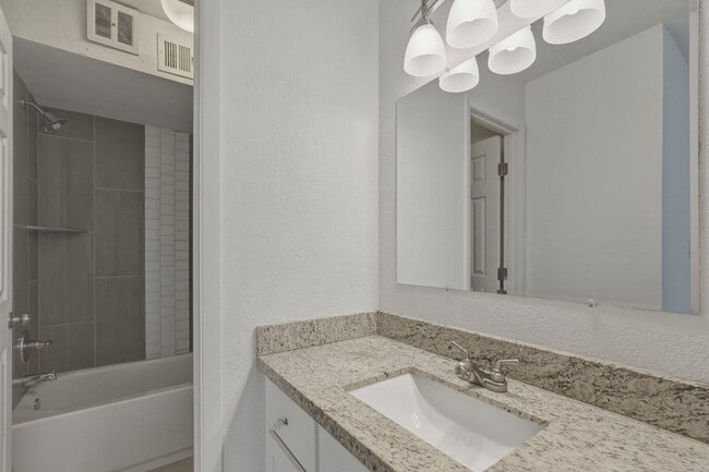 Building Photo - 8055 E Thomas Rd