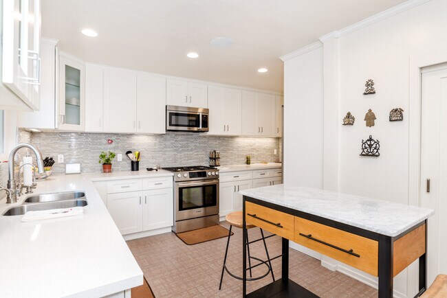 Building Photo - 6335 Warner Dr