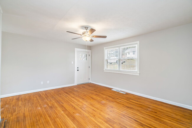 Building Photo - 2518 Larkwood Ln