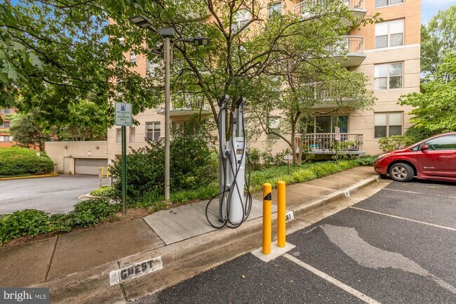 Building Photo - 5000 Battery Ln